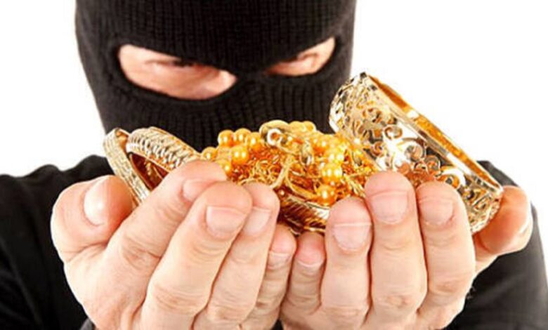 Gold jewelry and money stolen after house lock broken in Goghat, locals panic