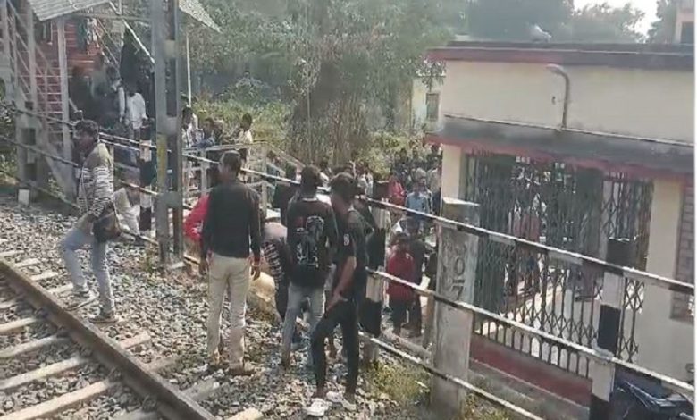 Madhyamik examinee dies while climbing on train roof to make reels