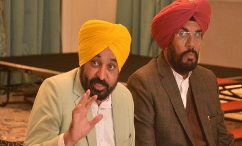 Punjab CM angry over Indian migrants' flight landing in Amritsar, BJP retaliates