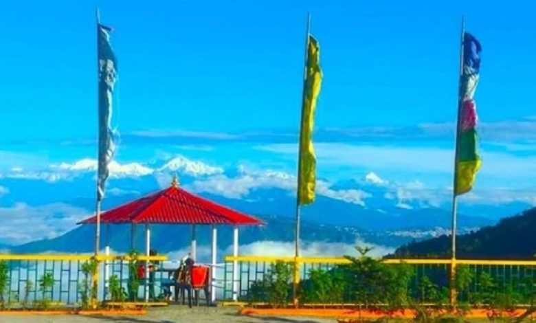 Panbudaras arrive to see the breathtaking view of Teesta