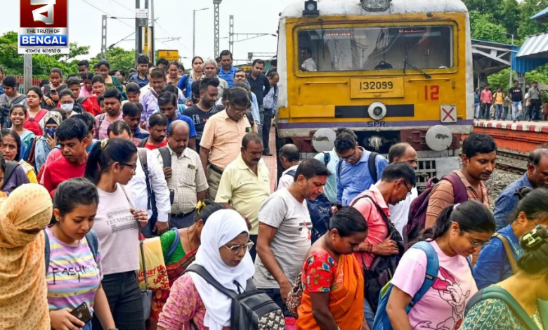 Extreme congestion on local trains during peak hours, daily commuters face difficulties