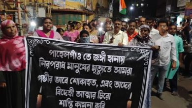 Candlelight procession in Sheoraphuli to protest Kashmir militant attack
