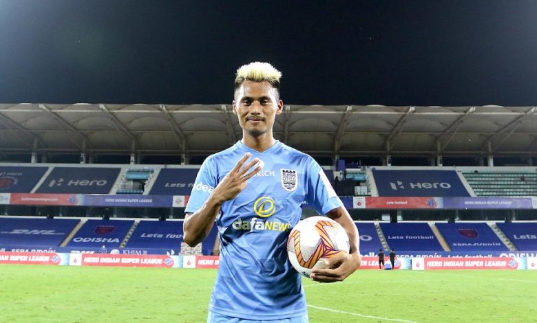 Mumbai star in the net of the red and yellow!