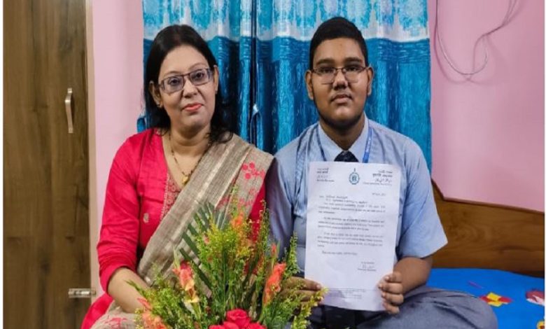 99.4% in ICSC, Hooghly's name shines on Rajdeep's achievement