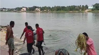 Elderly man falls off boat in middle of Ganga, police searching