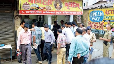 A unique theft occurred in Nagerbazar while the AC was on and sweets were consumed!