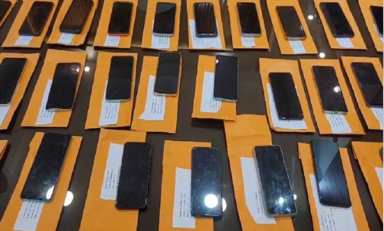 Many people got their mobile phones back at the Siliguri police station thanks to the police initiative.