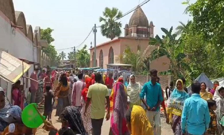 A unique example of harmony: Nearly five hundred year old temples and mosques coexist in Murshidabad and Hossainpur