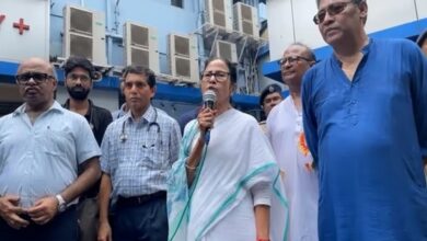 Mamata Banerjee Visits Hospitalised Students