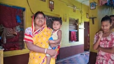 Stranded artisans from West Bengal seek safe return