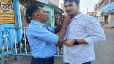 Traffic Guard Returns Lost Necklace in Ghatal