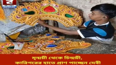 from-mrinmayi-to-chinmayi-the-goddess-comes-to-life-in-the-hands-of-the-craftsman