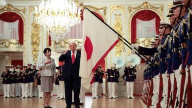 trump-strange-behavior-japan-viral-video