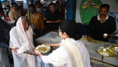 mamata-banerjee-surprise-visit-ma-canteen
