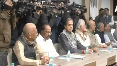 the-speculation-ends-all-controversies-aside-tharoors-presence-at-the-working-committee-meeting-has-generated-immense-interest