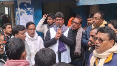 tmc-mla-amirul-islam-protest-sir-hearing-samserganj-bdo-office