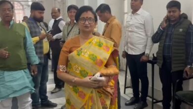 the-finance-minister-presented-the-budget-wearing-a-saree-made-by-a-self-help-group