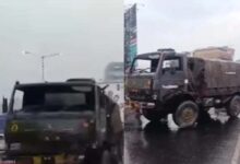 army-truck-accident-on-maa-flyover-kolkata-rain-crash-updates