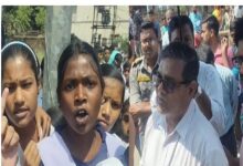 teachers-were-made-to-stand-in-the-scorching-sun-students-roared-in-protest