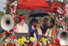 due-to-the-heat-mithun-abandons-roadshow-for-ac-car-workers-and-supporters-left-disappointed