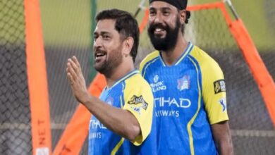 msd-walks-with-his-hand-resting-on-a-groundsmans-shoulder-this-image-reveals-why-he-is-affectionately-known-as-thala