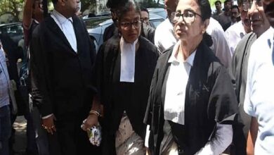 once-again-it-is-advocate-mamata-the-former-chief-minister-appears-in-the-high-court-to-plead-on-behalf-of-her-party-workers