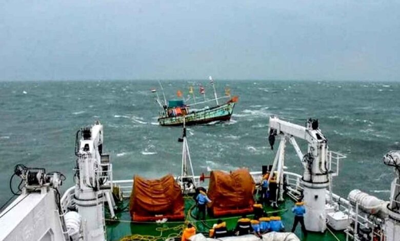 missing-trawler-maa-kali-15-fishermen-shankarpur-coast-guard-search