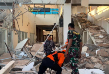 powerful-77-earthquake-hits-indonesias-flores-island