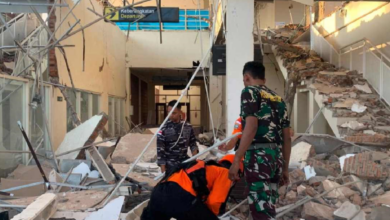 powerful-77-earthquake-hits-indonesias-flores-island