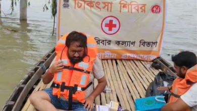 bhutni-flood-health-teams-boat-medical-aid-malda